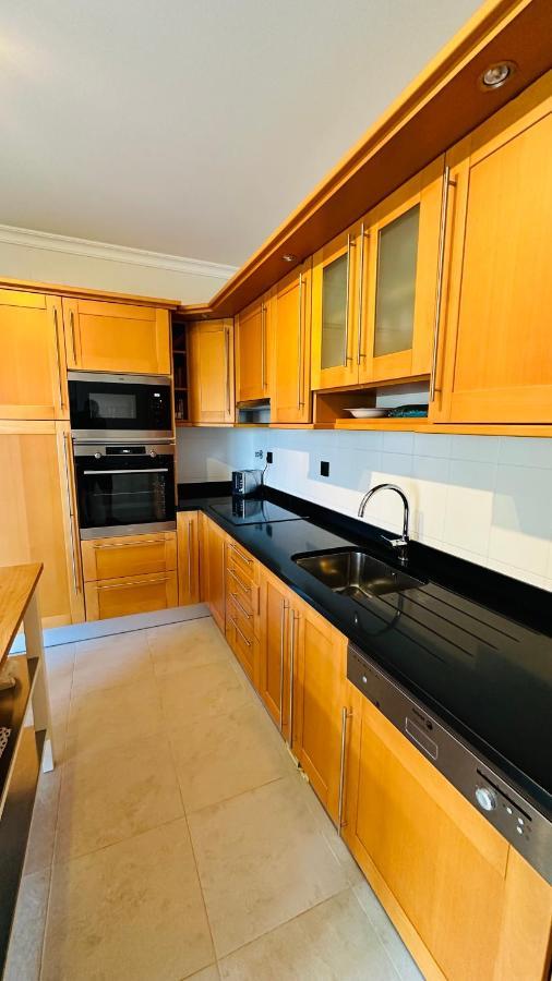 Amazing 2 Bedroom Apartment Near Beach With Pool ลากอส ภายนอก รูปภาพ
