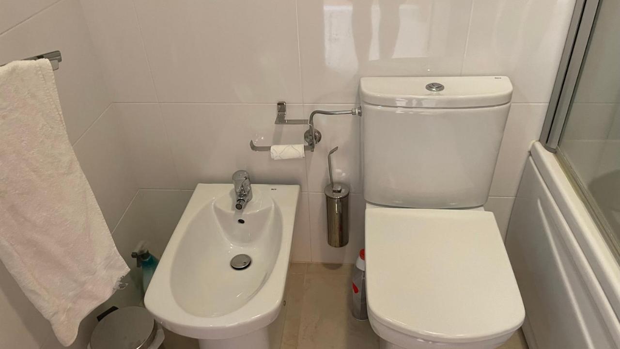Amazing 2 Bedroom Apartment Near Beach With Pool ลากอส ภายนอก รูปภาพ
