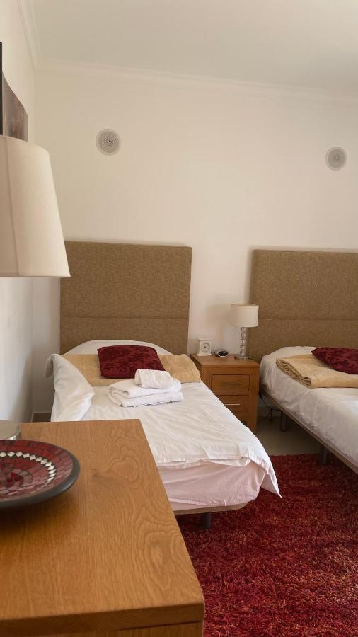 Amazing 2 Bedroom Apartment Near Beach With Pool ลากอส ภายนอก รูปภาพ